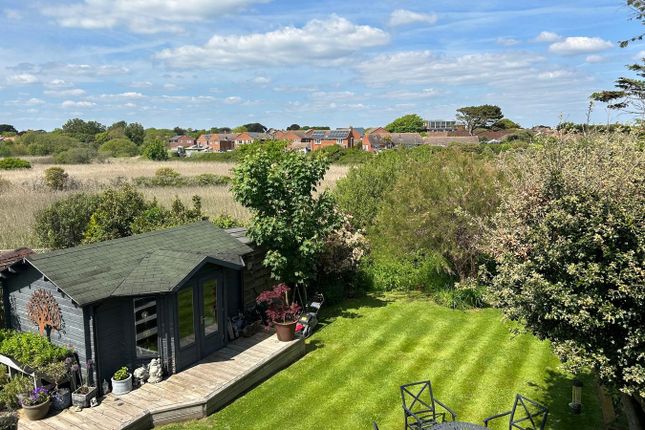 17, Island View Close, Lymington photo 2