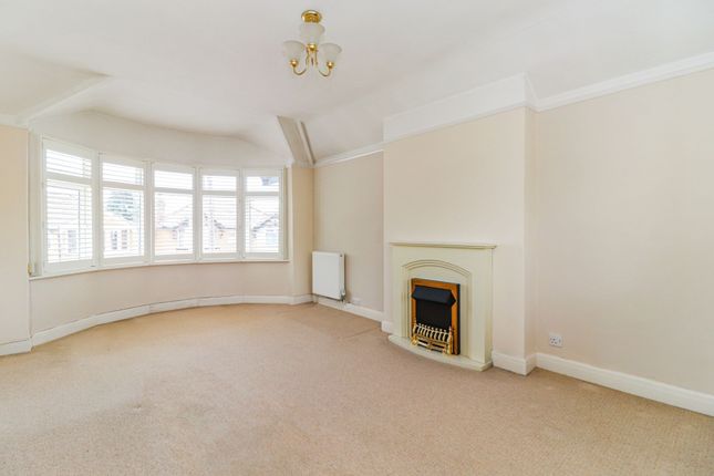 11 West Drive, Watford photo 3