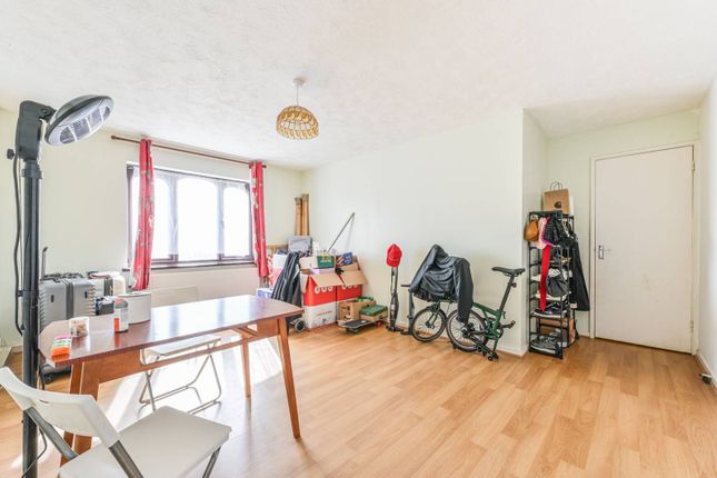 Flat for sale in Clapham Road, Clapham North, London