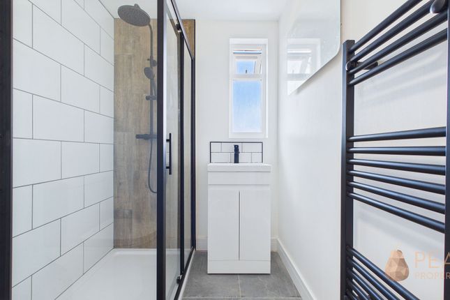 Room 4, 36 Crabtree Lane, Lancing photo 3
