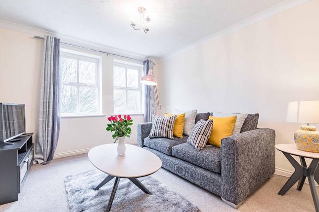 Thumbnail Flat to rent in Hurworth Avenue, Slough