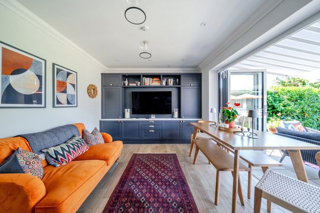 4, Eleanor Place, Farnham photo 2