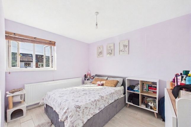 7b Cedar Avenue, Ruislip photo 4