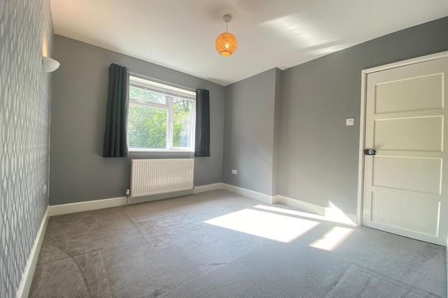 64, Caslon Crescent, Stourbridge photo 3