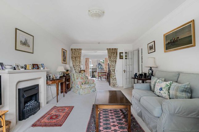 19, Stuart Court, Minchinhampton photo 2