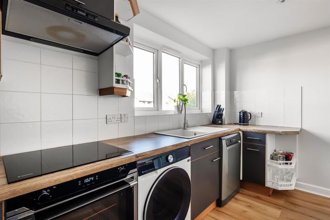 9, Crowhurst Mead, Godstone photo 3