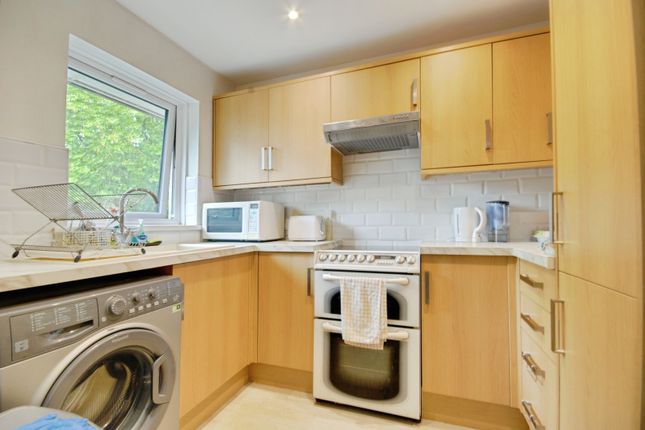 58, Beken Court, Watford photo 3