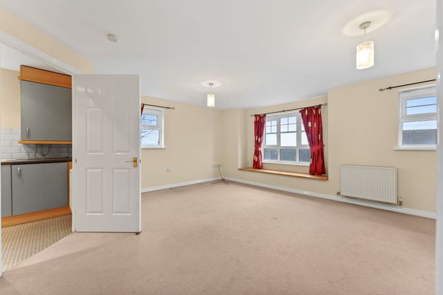Apt 12, The Pines Hampton Court Way, Widnes photo 4