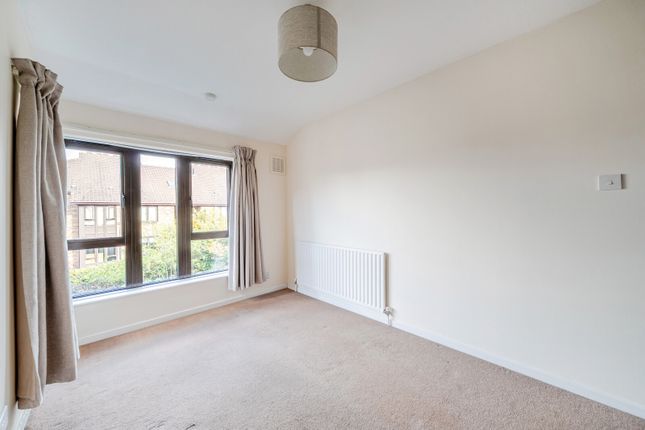 12 Gate Court,, Gateway, Weybridge photo 4