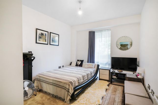 Flat 5, Sherrington Court, Canning Town photo 4