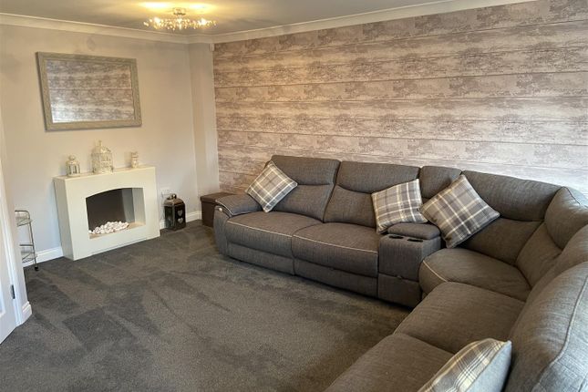 Town house for sale in Spring Place Court, Mirfield