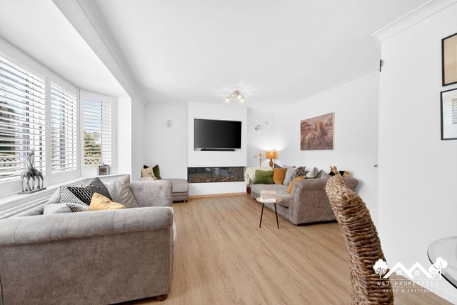 2, Kings Drive, Darwen photo 4