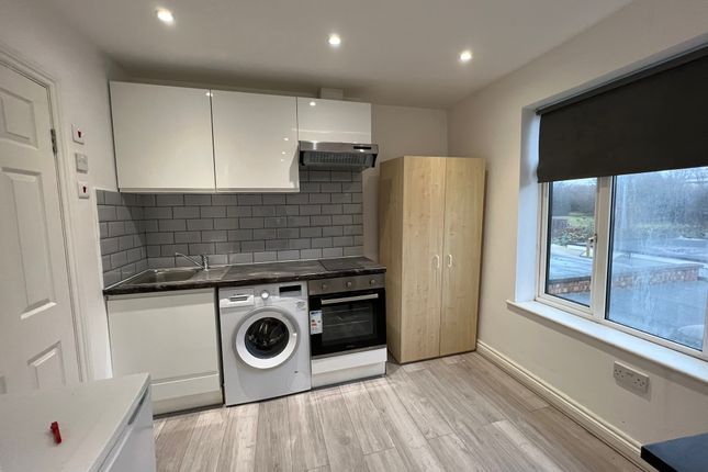 Thumbnail Flat to rent in Great North Way, Hendon / Mill Hill