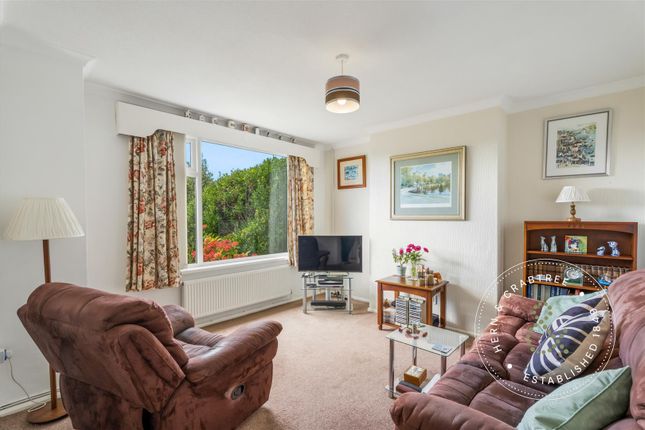 120, King George V Drive North, Cardiff photo 4
