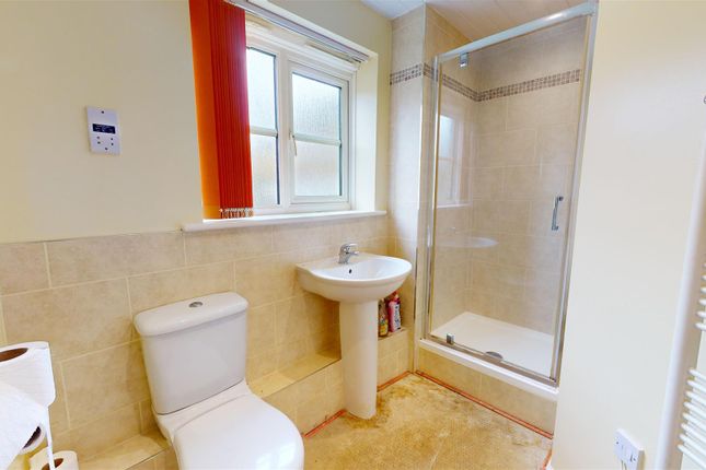 Flat for sale in Almond Court, Northowram, Halifax