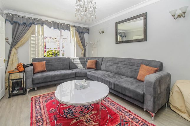 57, Luffield Road, London photo 2