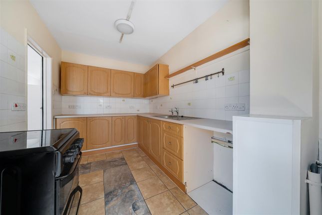 14, Court Barton., Portland. photo 3