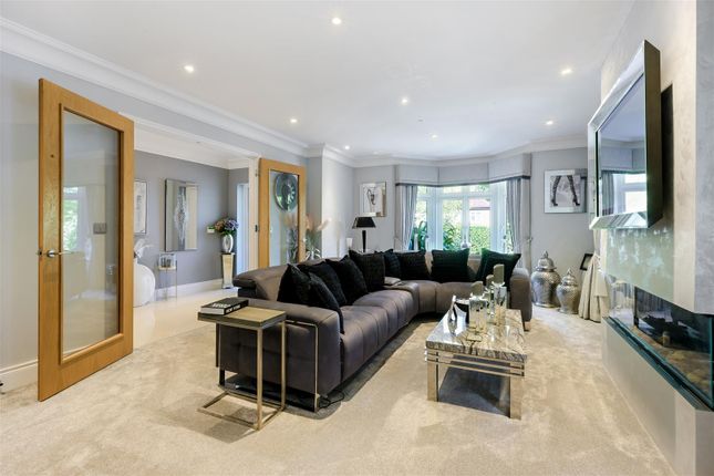1, Kenmore Close, Epsom Downs photo 4