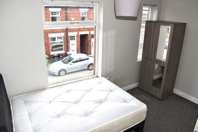 Room 1, 11, Broadhurst Street, Manchester photo 5