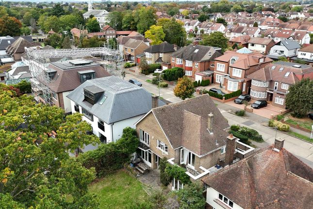 The Warren Drive, E11