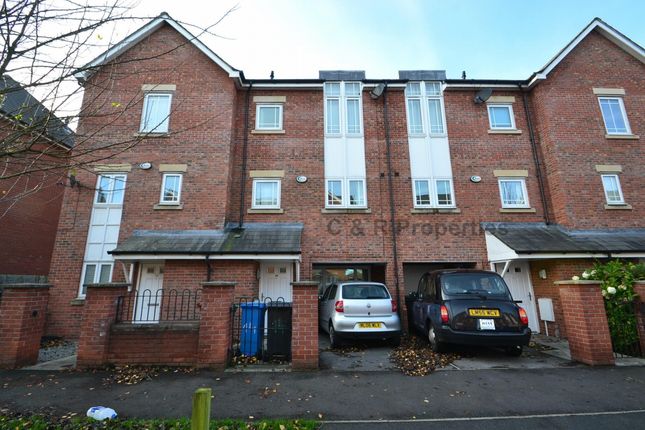 Town house to rent in Drayton St, Hulme, Manchester.