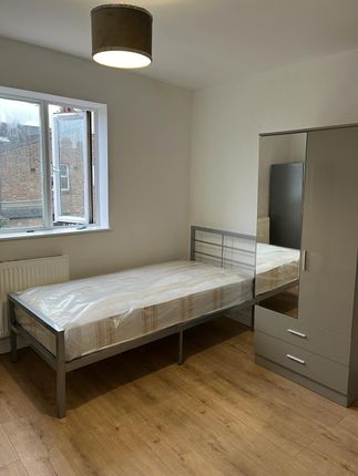 Room to rent in Chapter Road, Dollis Hill
