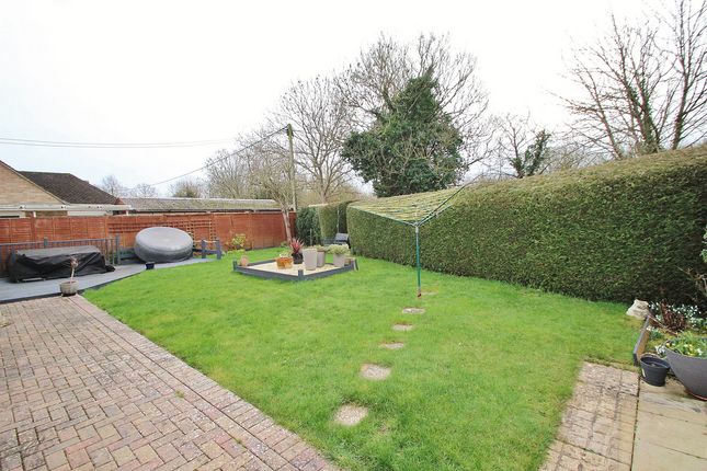 20, Beanhill Road, Ducklington photo 4