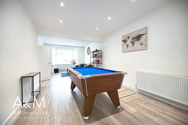 50, Rivington Avenue, Woodford Green photo 3