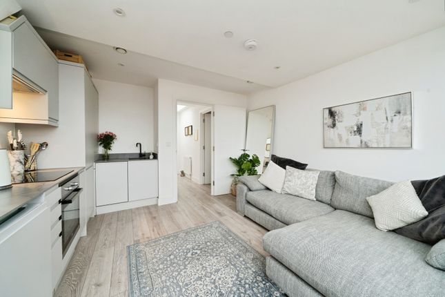 Flat 12, 25-29,, High Street, Surrey photo 4