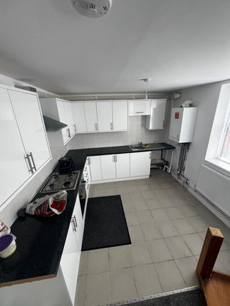 Thumbnail Shared accommodation to rent in Beresford Street, Stoke-On-Trent