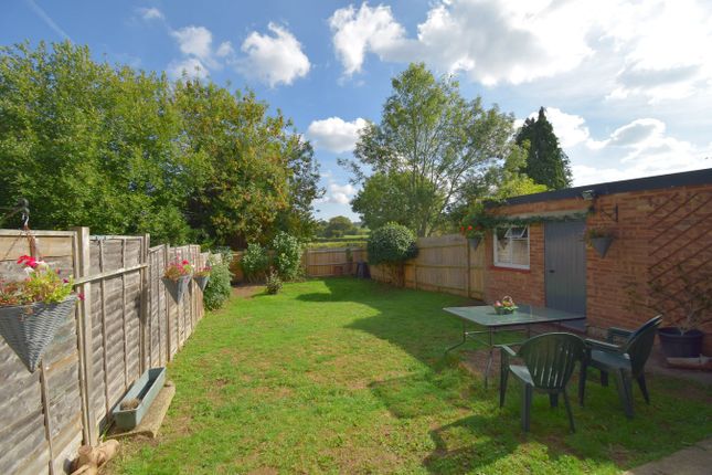 23, Mills Crescent, Sevenoaks photo 2