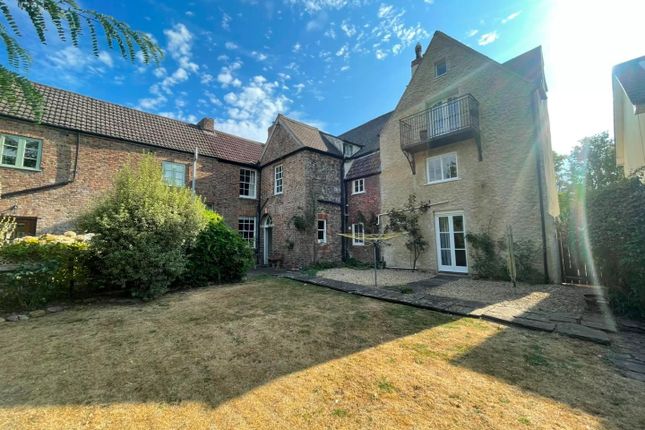 Flat 2, Newport House, Berkeley photo 2
