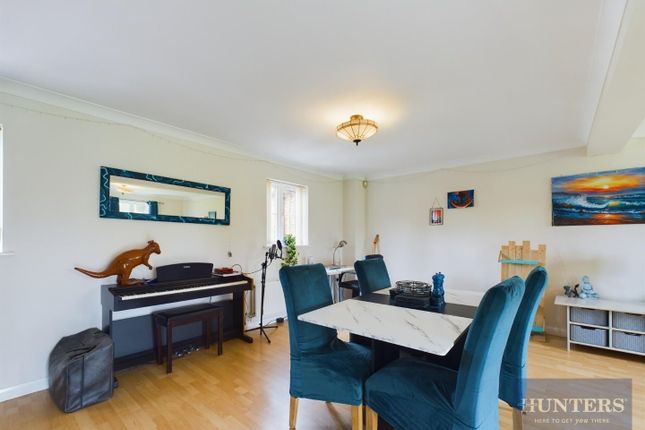 19C, Wade Court, Cheltenham photo 3