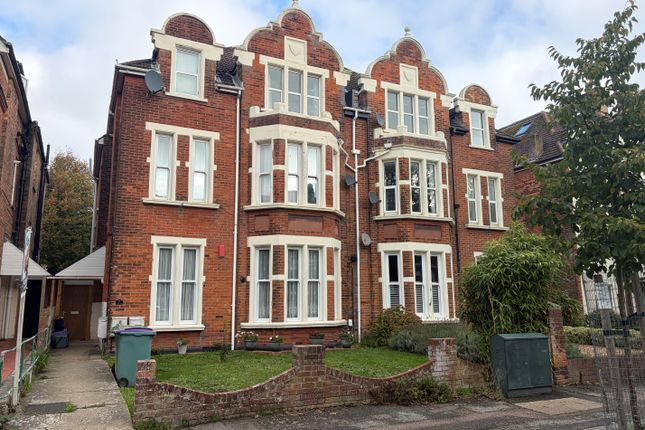 2-bed house on Folkestone, £1,100/mo