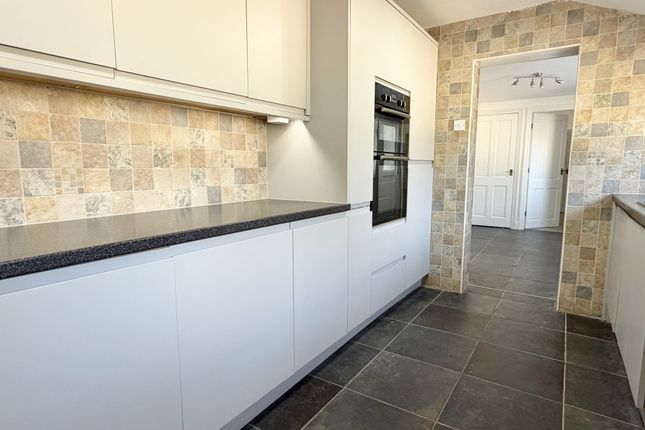 86, Fleetwood Road North, Thornton photo 3