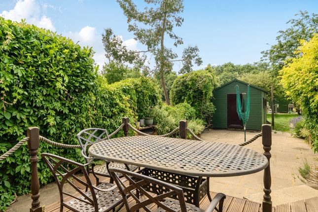 19, Skylark Road, Denham photo 4