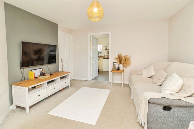 24, Lactans Edge, Bedfordshire photo 2