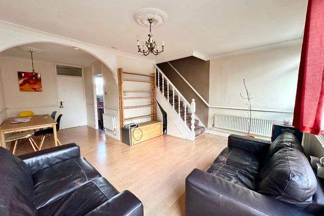Flat 4, McEwen House, London photo 4