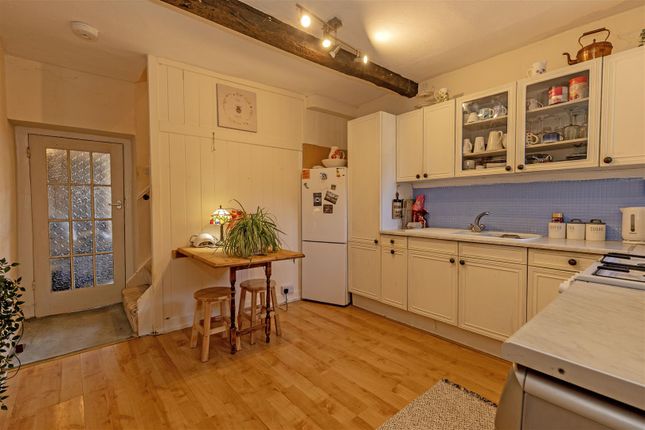 White Cottage, Market Square, Tideswell, Buxton photo 4