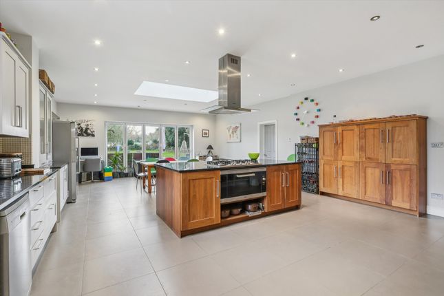 112, Manor Road North, Esher photo 3