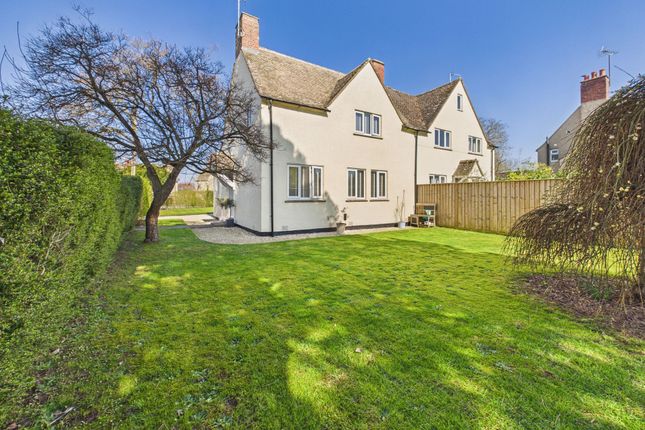 3-bed house on 11 Peartree Close, Chipping Norton, £500,000