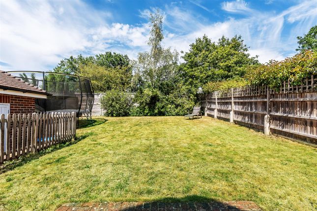 5, Gainsford Place, Oxted photo 2