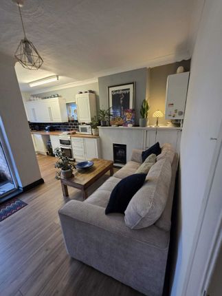 4 Lake Walk, CLACTON-ON-SEA photo 3