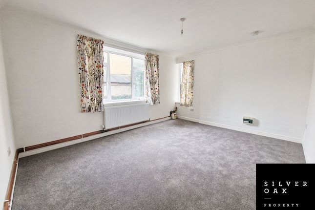 Flat to rent in Flat 3, 43 Station Road, Burry Port, Carmarthenshire