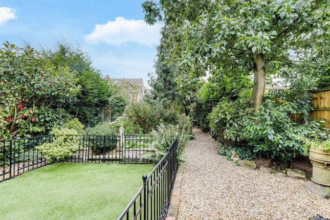 24 Brooklands Drive, Nottingham photo 3