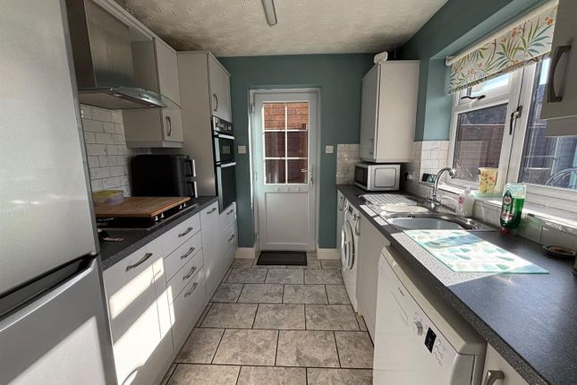 3, Aspen Way, Crewkerne photo 4