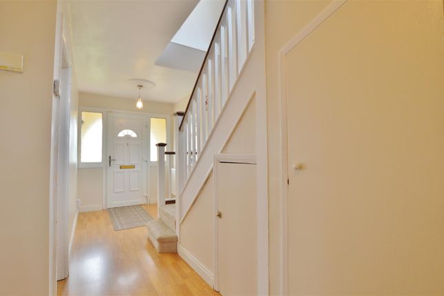 8, Midcroft, Slough photo 3