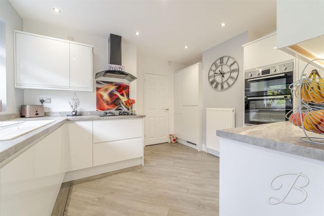 17, Dorchester Drive, Mansfield photo 4
