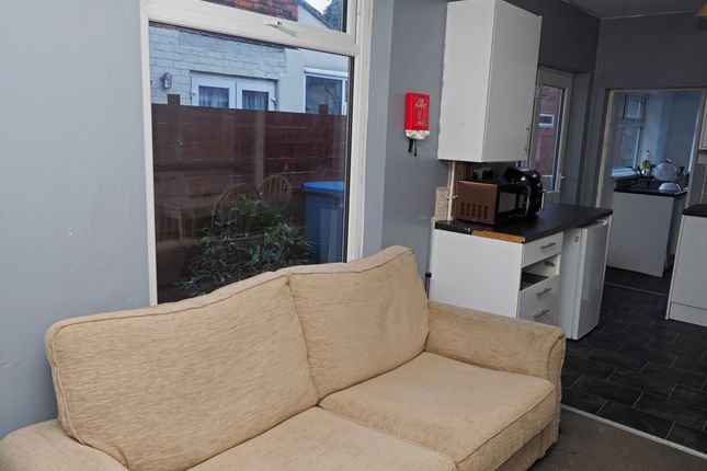 25, Queensgate Street, Kingston upon Hull photo 2