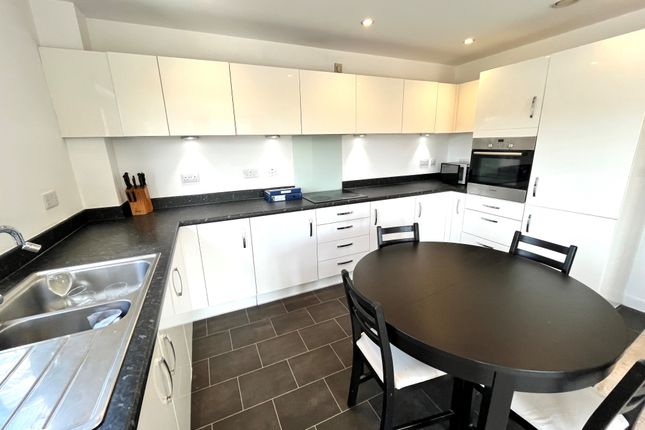 Apt 16, Birmingham photo 3